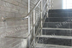 Ограждения лестницы  из нержавеющей полированной стали с ригельным заполнением.
