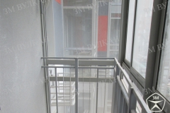 Витражные окна на балконах в общественных тамбурах жилых домов необходимо оборудовать защитными ограждениями