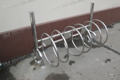 Надёжная велостоянка из нержавеющей стали для велосипедов.